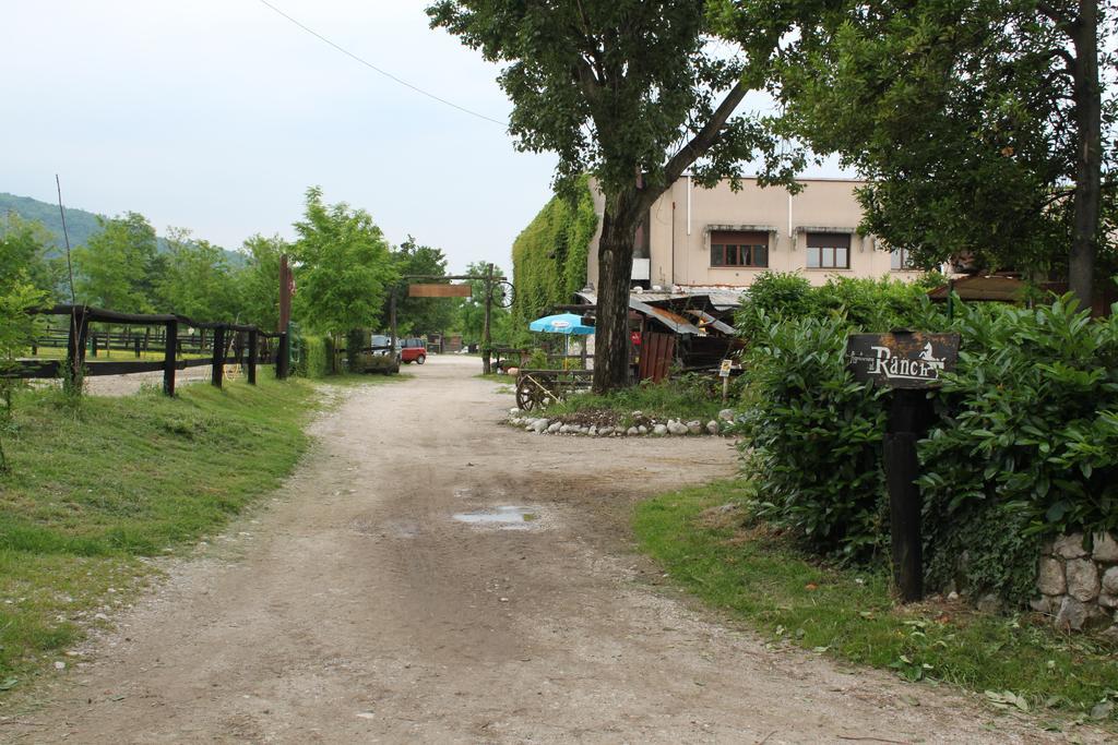 Agriturismo Al Ranch Castello dʼAviano Extérieur photo